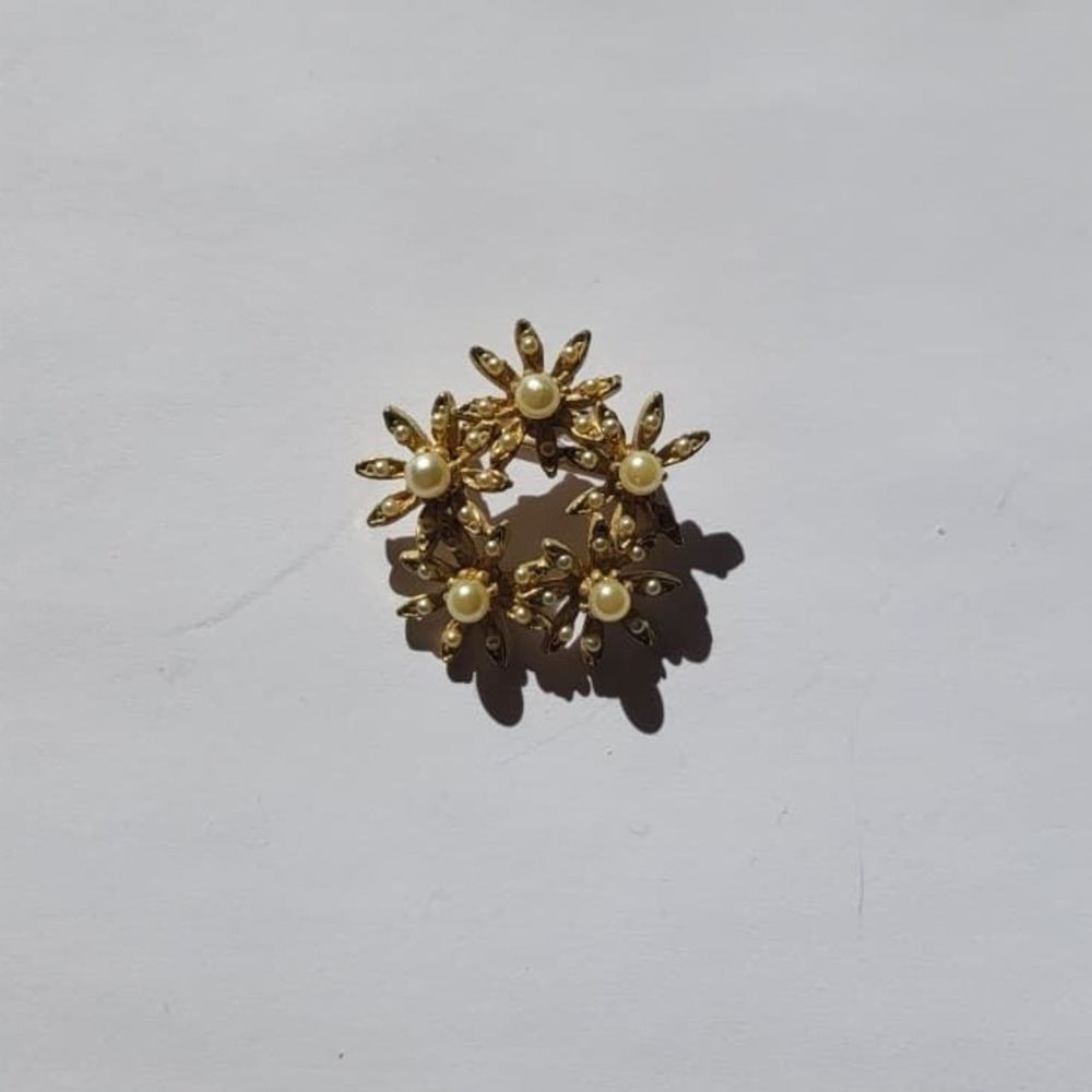Vintage Gold Tone Floral Brooch with Faux Pearls